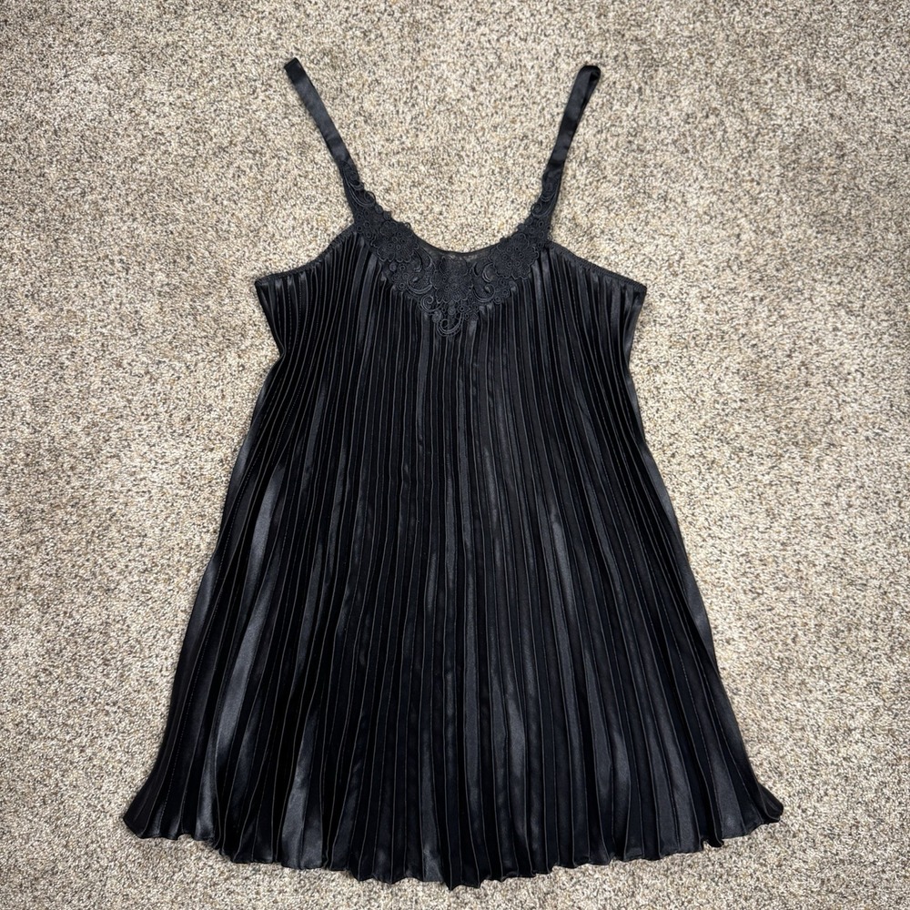 Victoria's Secret Black Pleated Satin Babydoll Chemise Lingerie Lace Trim Size M